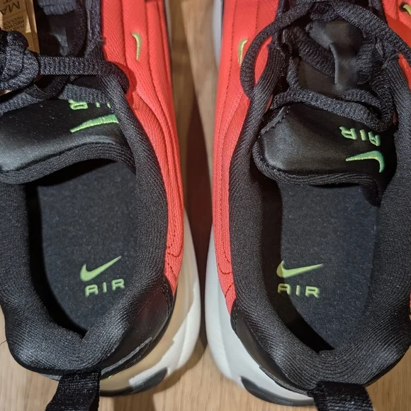 Nike Air Max Portal Women's sz 9 in Black, Volt & Hot Punch - Picture 7 of 15